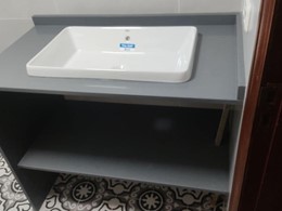 Encimera de baño en Compac Plomo